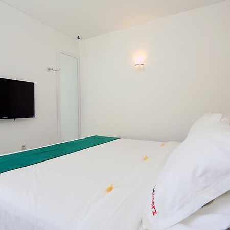 庫塔 Reddoorz Near Pantai Jerman酒店 外观 照片