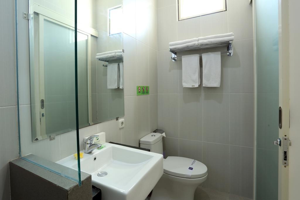 庫塔 Reddoorz Near Pantai Jerman酒店 外观 照片