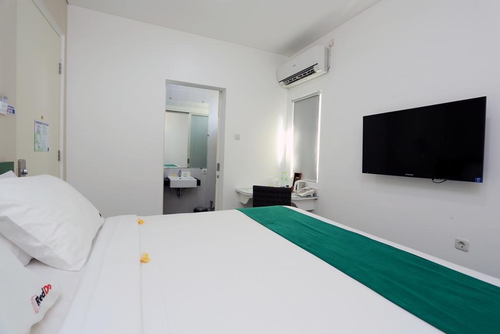 庫塔 Reddoorz Near Pantai Jerman酒店 客房 照片