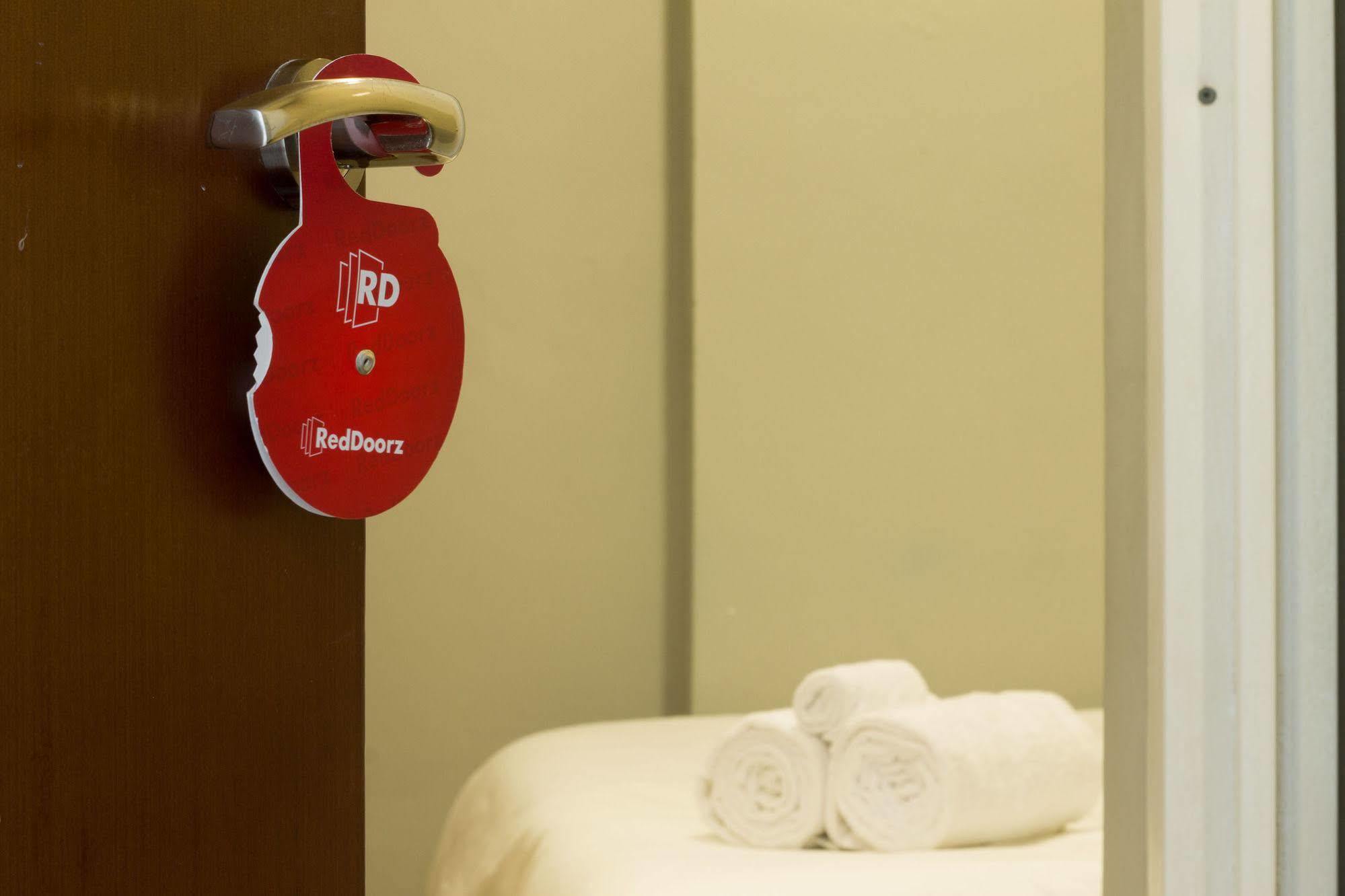 庫塔 Reddoorz Near Pantai Jerman酒店 外观 照片