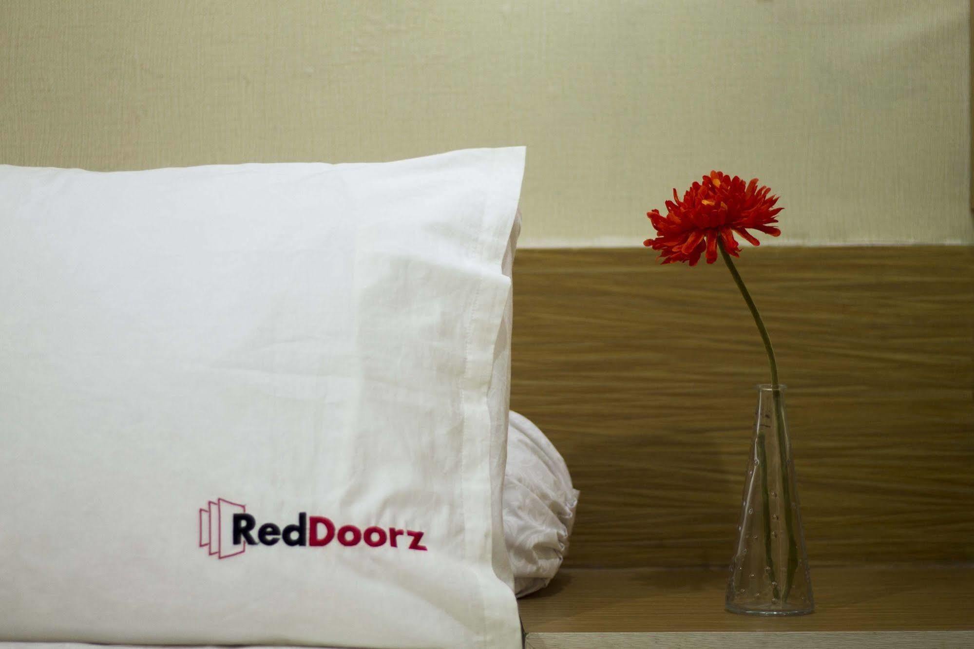 庫塔 Reddoorz Near Pantai Jerman酒店 外观 照片