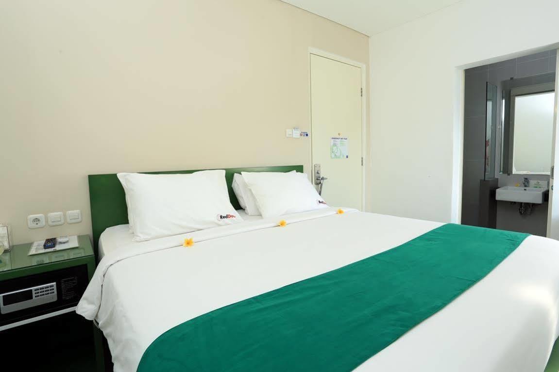 庫塔 Reddoorz Near Pantai Jerman酒店 外观 照片